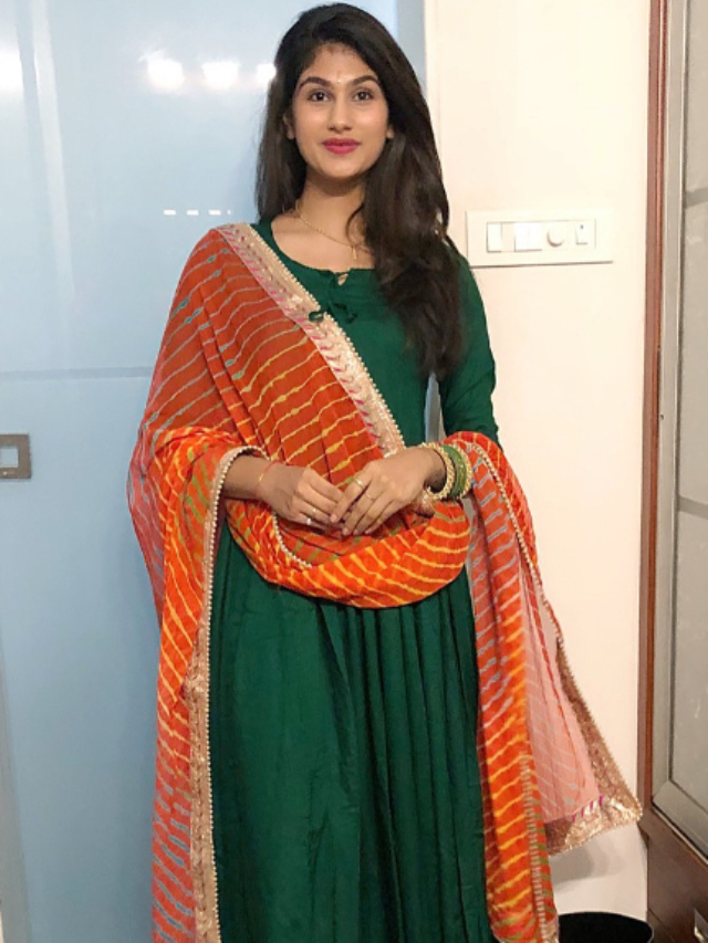 Nidhhi Tapadiaa looks desi vibes in a suit and saree outfits